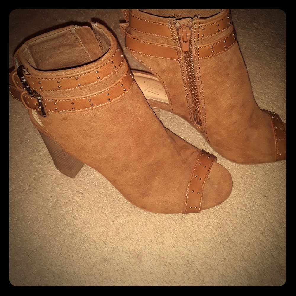 Size 7 open toed heels by New Directions in brown